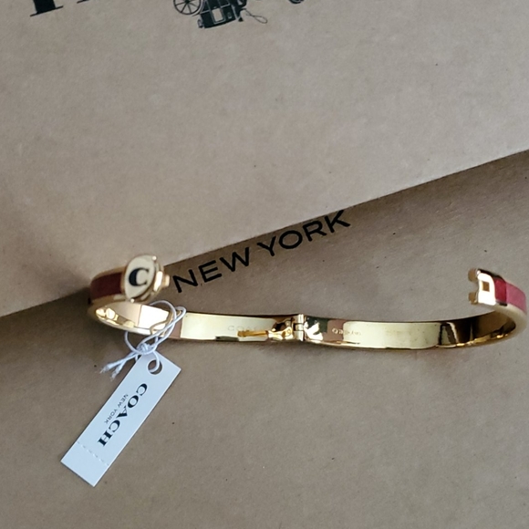 β
COACH BANGLE π₯NEW WITH TAGSβ
- Picture 9 of 12